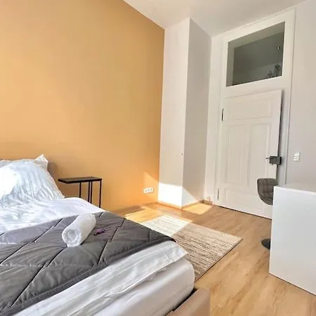 Charmanter, Gemuetlicher Altbau -zentrumsnah באדן-באדן