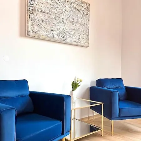 Charmanter, Gemuetlicher Altbau -zentrumsnah באדן-באדן